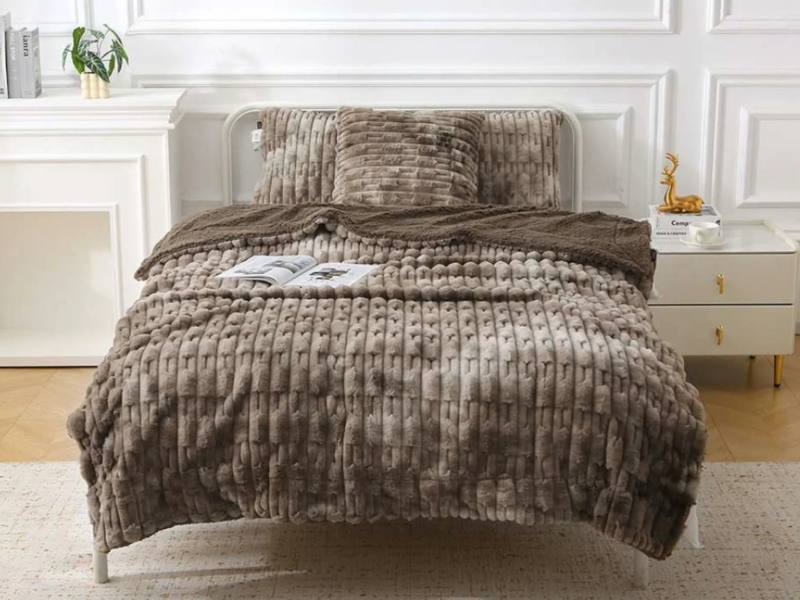 Oxford Mills Factory Outlet logo