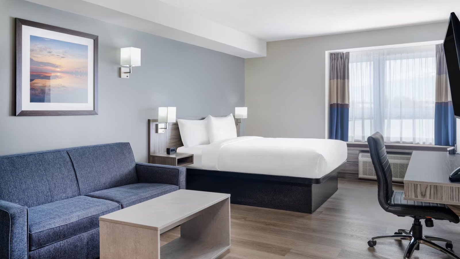 Microtel by Wyndham logo