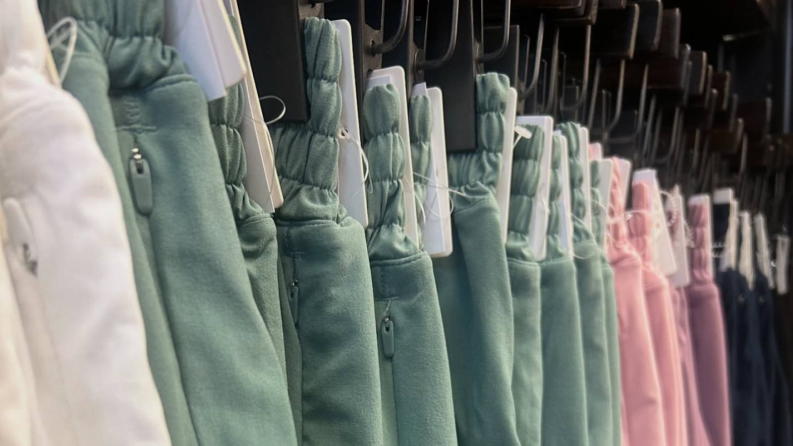 Mountain Warehouse logo